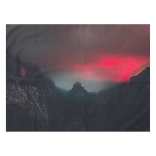Brennende Wolken, Nebel und Berge Tischdecke (Vorderseite (Horizontal))