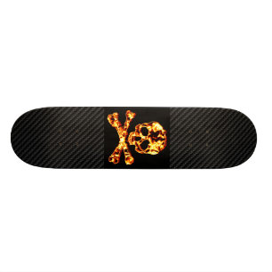 Brennender lodernder Totenkopf mit gekreuzter Skateboard