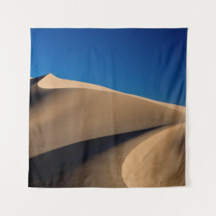 BRENNSAND UNTER BLAUEM HIMMEL WÄHREND DES TAGES WANDTEPPICH