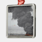 Brennstoffe mit konzentriertem Öl Silbernes Ornament (Links)