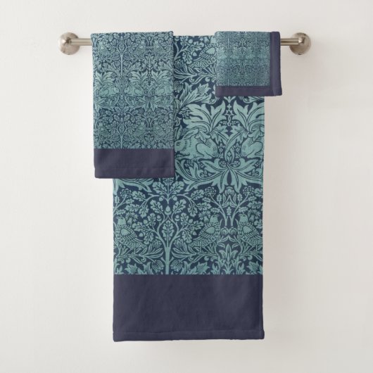 Brer Rabbit von William Morris Blue Textile Patter Badhandtuch Set (Insitu)