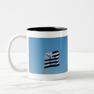 Bretonische Flagge Zweifarbige Tasse