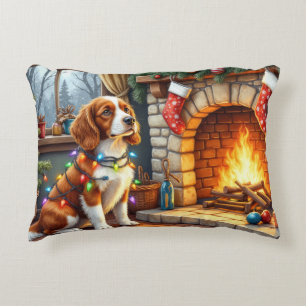 Bretonischer Spaniel Kamin mit Weihnachtslichtern Dekokissen