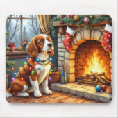 Bretonischer Spaniel Kamin mit Weihnachtslichtern Mousepad (Vorne)