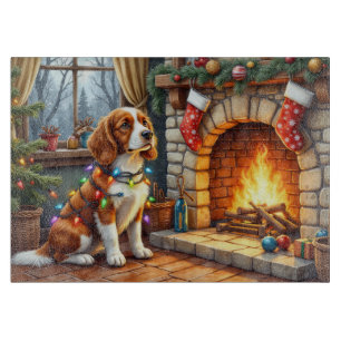 Bretonischer Spaniel Kamin mit Weihnachtslichtern Schneidebrett