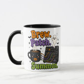 Brew. Patch. Summon. – Halloween Synth Nerd Tasse (Links)
