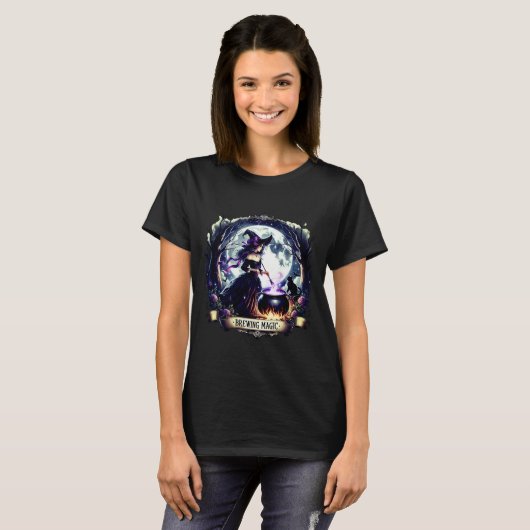 "Brewing Magic" Halloween Witch Shirt (Vorne ganz)