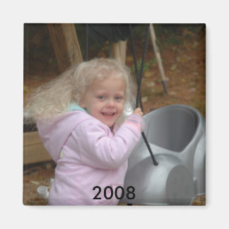 Brianna Swinging Magnet