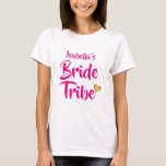 Bribe Tribe Gold Date Herz Personalisiert T-Shirt<br><div class="desc">Mit einem trendigen rosa Skript-Text und einem niedlichen goldenen Dattelkern. Personalisieren Sie sich mit dem speziellen Datum und dem Namen der Braut,  um Ihre eigenen besonderen Erinnerungen zu erstellen. Entworfen von Pure Piglet© unter www.zazzle.com/purepiglet*.</div>