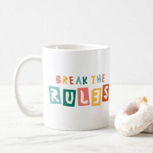 Brich die Regeln Fette Streetwear-Typografie Kaffeetasse