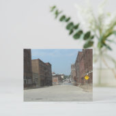 Brick Buildings and NO OUTLET in Burlington, Iowa Postkarte (Stehend Vorderseite)