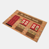 Brick House mit benutzerdefiniertem Text an der ro Fußmatte (Schrägansicht)