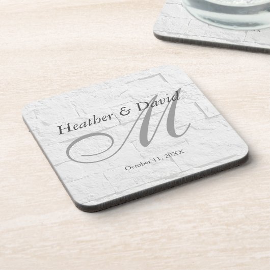 Brick Wall Calligraphy Script Monogram Wedding Getränkeuntersetzer (Linke Seite)