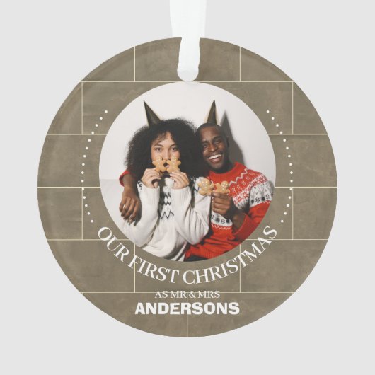 Brick Wall Unsere ersten Weihnachtsmänner und Frau Ornament (Rückseite)