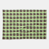 Brickwork Burrow: Eine Wombat's grüne Leinwand, Geschirrtuch (Horizontal)