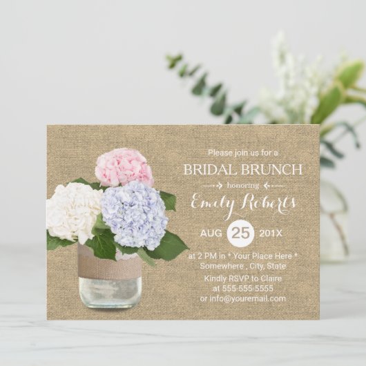 Bridal Brunch Rustic Hydrangea Mason Jar Burlap Einladung (Stehend Vorderseite)