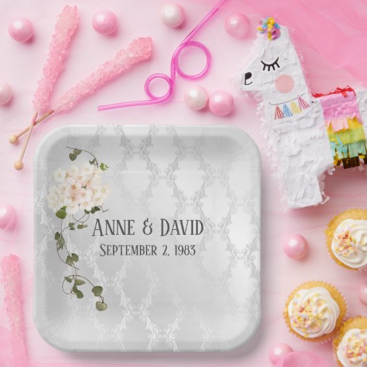 Bridal Hydrangea Bouquet auf weißem Satin Pappteller (Party)