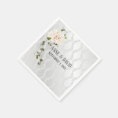 Bridal Hydrangea Bouquet auf weißem Satin Serviette (Ecke)