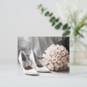 Bridal Shoes und Rose Bouquet Wedding Day Postkarte (Stehend Vorderseite)