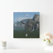 Bridalveil Falls und Halb Dome bei Yosemite Quadratische Wanduhr (Zuhause)