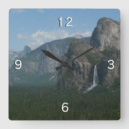 Bridalveil Falls und Halb Dome bei Yosemite Quadratische Wanduhr (Vorderseite)