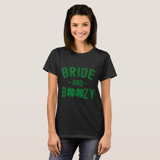 Bride And Boozy Irish St Patrick's Day Funny Shamr T-Shirt (Vorne ganz)