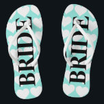 BRIDE Aquamarin Blue Wedding Brautparty Bride Badesandalen<br><div class="desc">Lächeln Sie ihr Gesicht,  wenn sie diese lustigen Flip-Flops erhält,  vergewissern Sie sich,  dass sie die passende Tasche,  wird sie Liebe dieses fabelhafte Geschenk!  Suchen Sie nach koordinierenden Bräutigam Flip Flops,  es macht den perfekten Jack und Jill Party Geschenk Set!  Alle Teile der BRIDE & CO. Sammlung.</div>