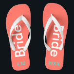 Bride Coral Badesandalen<br><div class="desc">Heller Korallenhintergrund mit Bride in weißem Text und Datum der Hochzeit in türkisblau geschrieben. Hübsches Strandziel oder Flitterwochen flip Flops. Originale Entwürfe von TamiraZDesign.</div>