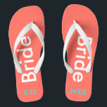 Bride Coral Badesandalen<br><div class="desc">Heller Korallenhintergrund mit Bride in weißem Text und Datum der Hochzeit in türkisblau geschrieben. Hübsches Strandziel oder Flitterwochen flip Flops. Originale Entwürfe von TamiraZDesign.</div>