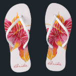 Bride Floral Hawaiian Flip Flops Badesandalen<br><div class="desc">NewparkLane - Mit diesen farbenfrohen Flip Flops, mit einer exotischen hawaiianischen Hibiskus-Blume in Rot, Rosa und Orange, mit 'Bride' auf elegante Schrift-Typografie, machen Sie sich auf den Sommer gefasst. Ein buntes böhmisches Thema für eine Hochzeit in Urlaubsort. Einfache Anpassung in Zazzle mit eigenem Text für ein personalisiertes Design. Alle Textstile,...</div>