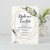 'Bride in a Tini Bit' Martini Bachelorette Party Einladung (Stehend Vorderseite)