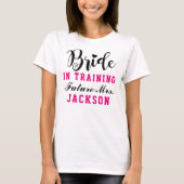 Bride in Training Pink Future Frau Wedding T-Shirt (Vorderseite)