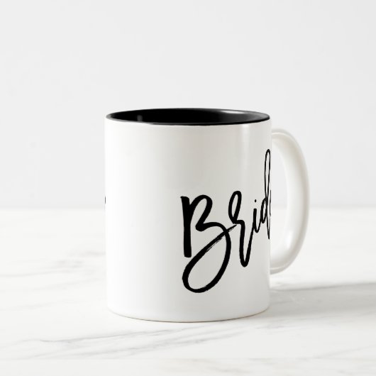 Bride Modern Chic Script in Schwarz Zweifarbige Tasse (VorderseiteRechts)