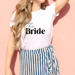 Bride Moderner Retro Junggeselinnen-Abschied Weiße T-Shirt<br><div class="desc">Ein klassisch minimalistisches modernes Retro-Junggeselinnen-Abschied-Shirt,  ideal für die Braut. Passend zum passenden Groom Bachelor Party Shirt für das perfekte Event.</div>