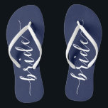 Bride Navy Blue Wedding Party Flip Flops Slim Badesandalen<br><div class="desc">Bride einfache marineblaue Hochzeitsfeier Flip Flops mit schlanken Gurten</div>