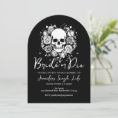 Bride or Die Floral Skull Bachelorette Party Einladung (Stehend Vorderseite)