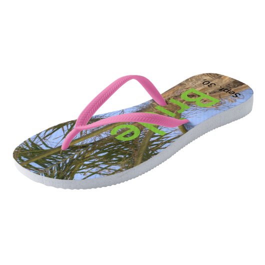 Bride Palm Trees Blue Sky Badesandalen (Schrägansicht)