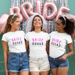 Bride Squad | Hot Pink Bachelorette Bridesmaid T-Shirt<br><div class="desc">Niedliche, einfache, stilvolle "Bride Squad" zitiert Kunst Frauen T - Shirt mit moderner, minimalistischer Typografie in schwarz und heiß neonrosa in einem coolen trendigen Stil. Der Slogan, Name und Rolle kann leicht mit den Namen Ihres Brautparty personalisiert werden, z.B. Braut, Brautmädchen, Blume Mädchen, Mutter der Braut, Glam Squad u.v.m. Das...</div>