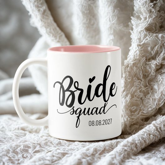 'Bride Squad' moderne, schwarze Schrift Zweifarbige Tasse