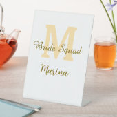 Bride squad monogram golden bridal shower simple sockelschild (In Situ)