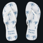 Bride Stam Blue Tropical Palm Tree Badesandalen<br><div class="desc">Diese lustigen tropischen Palmen gemusterten Flip Flops mit dem Wort "Brautstamm" in (Farbe des Jahres 2020) blau auf einem weißen Hintergrund sind die perfekte Brautparty Geschenke für ein tropisches Strand Ziel oder Freiluft-Hochzeit!</div>