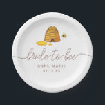 Bride to Bee  Pappteller<br><div class="desc">Bride to Bee Papier Teller mit einem lebhaften Bienenstock mit einer fliegenden Biene mit einem Aquarellstilisieren. Passen Sie dieses Design mit Ihrer und jeder anderen benutzerdefinierten Nachricht an,  die Sie einschließen möchten!  Die Hintergrundfarbe ist Set zu Weiß,  Sie können jedoch eine Füllfarbe Ihrer Wahl wählen.</div>