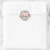Bride Tribe Floral Elegant Chic Modernes Stilvolle Runder Aufkleber (Tasche)