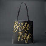 Bride Tribe Gold und Black Wedding Party Bag Tasche<br><div class="desc">Bride Stamm Gold und Black Wedding Party Bag ist die perfekte Hochzeitstasche,  um mit einer Hochzeit in Urlaubsort zu reisen.</div>