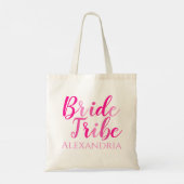 Bride Tribe Hot Pink Typografie Bachelorette Tragetasche (Rückseite)