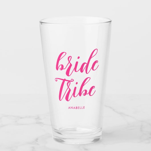 Bride Tribe Modern Script Hot Pink Bridesmaid Glas (Vorderseite)