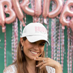 Bride Trucker Hat | Personalisiert Future Frau Nam Truckerkappe<br><div class="desc">Feiern Sie die zukünftige Braut mit diesem schicken und stilvollen personalisierten Bräuner-Hut, der mit fett rot-rosa "BRIDE"-Schrift und eleganter kursiver "Future Mrs. [Name]" Text. Ideal für Junggeselinnen-Abschiede, Brautpartys, Hochzeitstag oder als nachdenkliches Geschenk für Verlobungen! Leicht, atmungsaktiv und in verschiedenen Farbvarianten erhältlich, um Ihrem Bridal-Thema zu entsprechen. Passen Sie den Namen...</div>