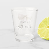 Bride tying the knot ivory bow Bachelorette Schnapsglas (Rückseite)