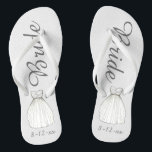BRIDE White Princess Wedding Dress Gown Flip Flops Badesandalen<br><div class="desc">Flip Flops zeigen eine originelle Marker-Abbildung eines hübschen, weißen Hochzeitskleides mit BRIDE in einem lustigen Schriftart. Gutes kleines Geschenk für die Braut! Personalisieren Sie einfach das Datum Ihrer Veranstaltung. Koordination von Designs für andere Mitglieder des Brautparty. Der Designer ist verfügbar, um benutzerdefinierte Designs zu erstellen und hochzuladen, um den Farben...</div>
