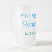 Bride zu Mrs. Name Datum blau Herz Wassercolo Mattglas Bierglas (Vorderseite Links)